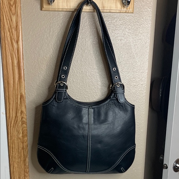 Elegant Black Leather Shoulder Bag EUC - Picture 2 of 6